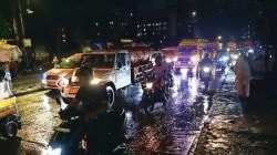 मुंबई, ठाण्यात वादळी वाऱ्यासह पाऊस; कल्याणमध्ये रिक्षावर झाड कोसळून तीन ठार; आजही सतर्कतेचा इशारा