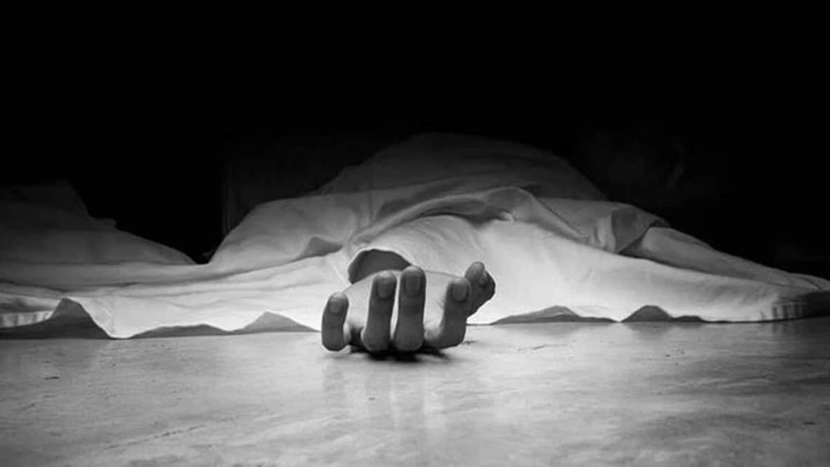 A 16-year-old boy died from an electric shock while going to urinate in the rain in Ambernath