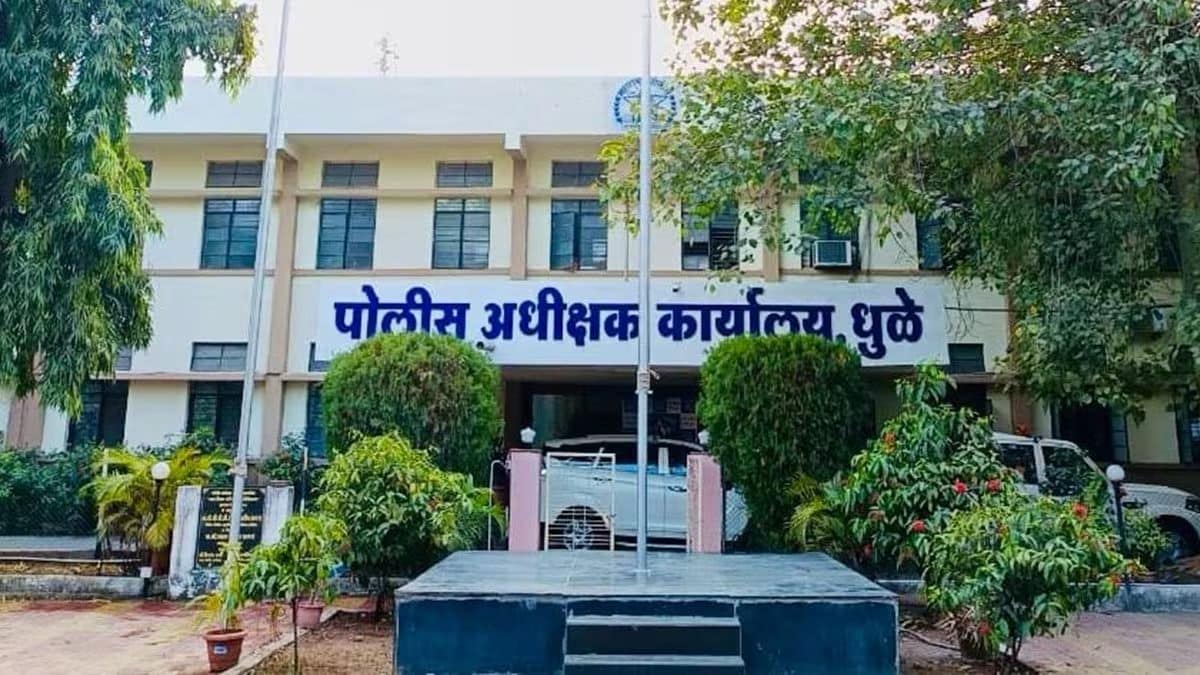 case filed three people Dhule rest house cash incident