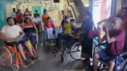 मणक्याच्या दुखापतीने अपंगत्व आलेल्यांना पुण्यातील संस्थेचा मदतीचा हात