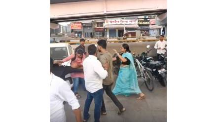 A young man was beaten up by political party activists and citizens after distributing a leaflet in support of Palestine