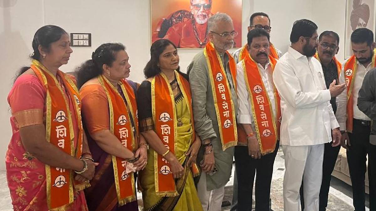 Seven corporators of NCP Sharad Chandra Pawar party in Kalwa Mumbra assembly constituency join Eknath Shinde Shiv Sena party
