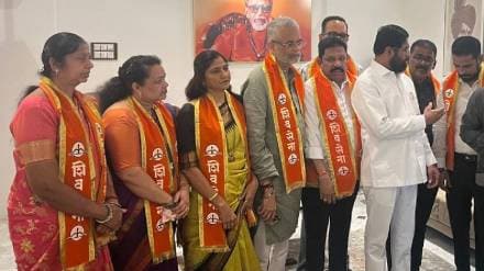 Seven corporators of NCP Sharad Chandra Pawar party in Kalwa Mumbra assembly constituency join Eknath Shinde Shiv Sena party