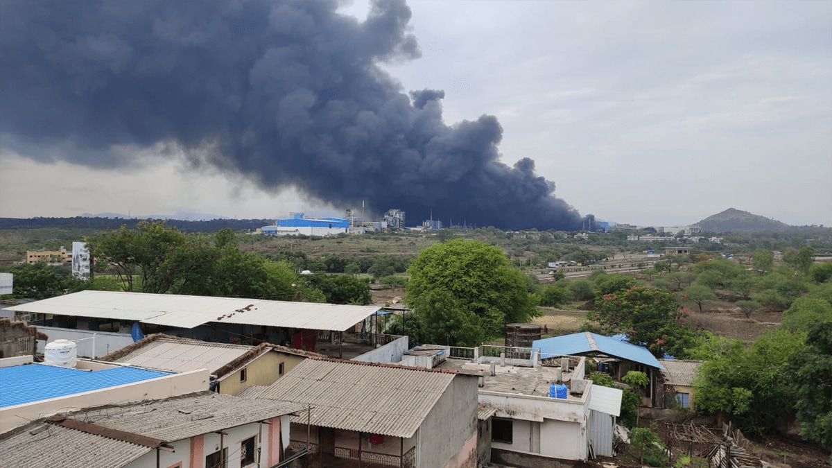 fire at Jindal Polyfilms One-kilometre area cleared fire engines from Mumbai, Thane, Pimpri Chinchwad, and NDRF team reached the spot