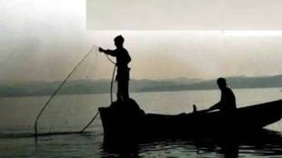 unseasonal rains impact on fishing causes loss to fishermen news in marathi