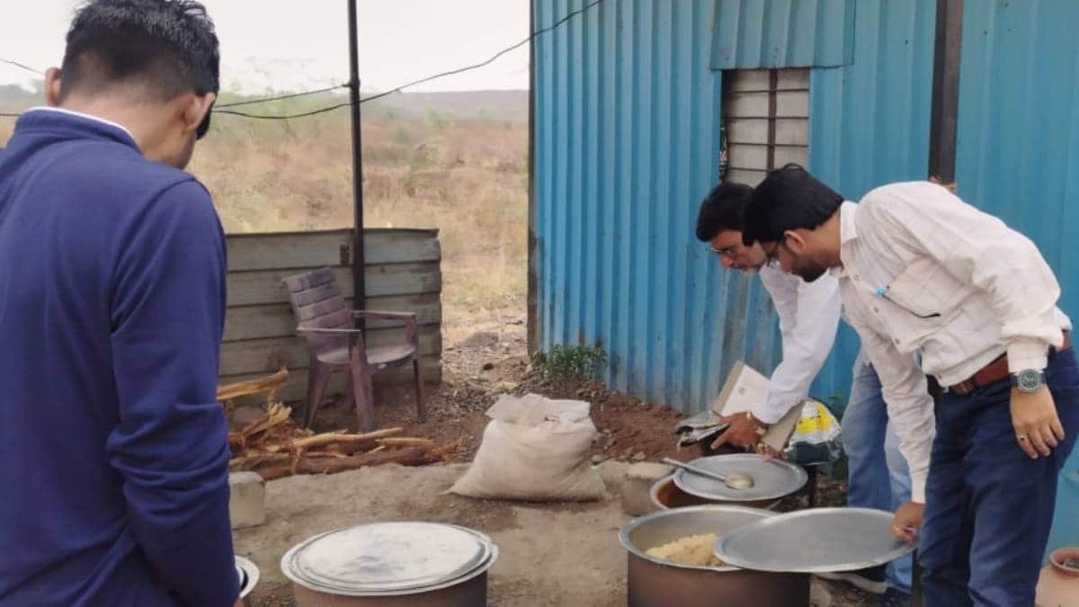 migrant labor food poisoning news in marathi