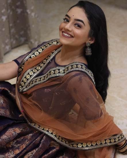 गौरीने शेअर केलेल्या या फोटोंमध्ये तिच्या चेहऱ्यावर एक छान स्माईलही पाहायला मिळत आहे.