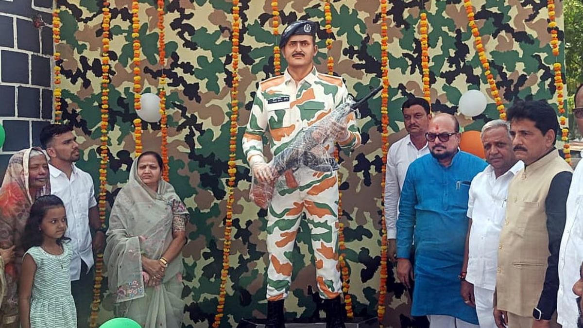 Jalgaon 28 martyrs memorials to be built Guardian Minister Gulabrao Patil