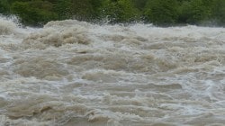 सांगली : आटपाडीचा राजेवाडी तलाव अर्धशतकानंतर मे महिन्यातच तुडुंब, माणदेशातील माणगंगा नदी वाहती