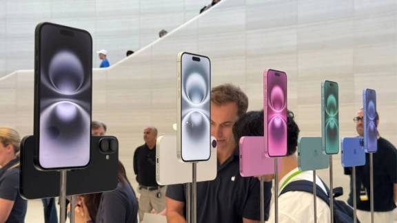 iPhones cost rise if America Produce