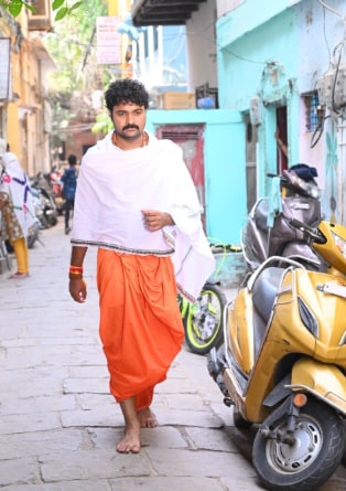 zee marathi devmanus serial shooting varanasi kiran gaikwad