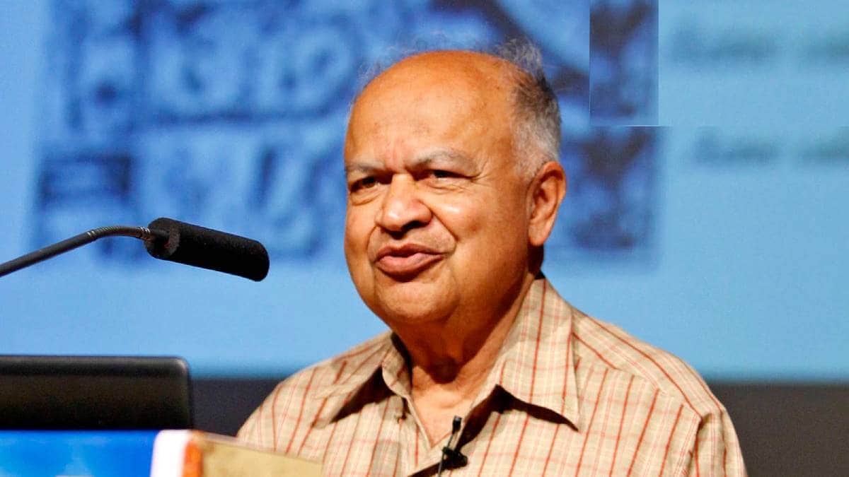 Jayant Narlikar a scientist who explains science in a simple way