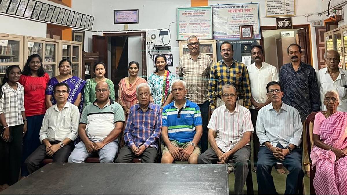 jaywant Dalvis book was discussed in an open literary discussion organized by Sahitya Prerna Katta in Ajgaon and Raghunath Ganesh Khatkhate Library in Shiroda
