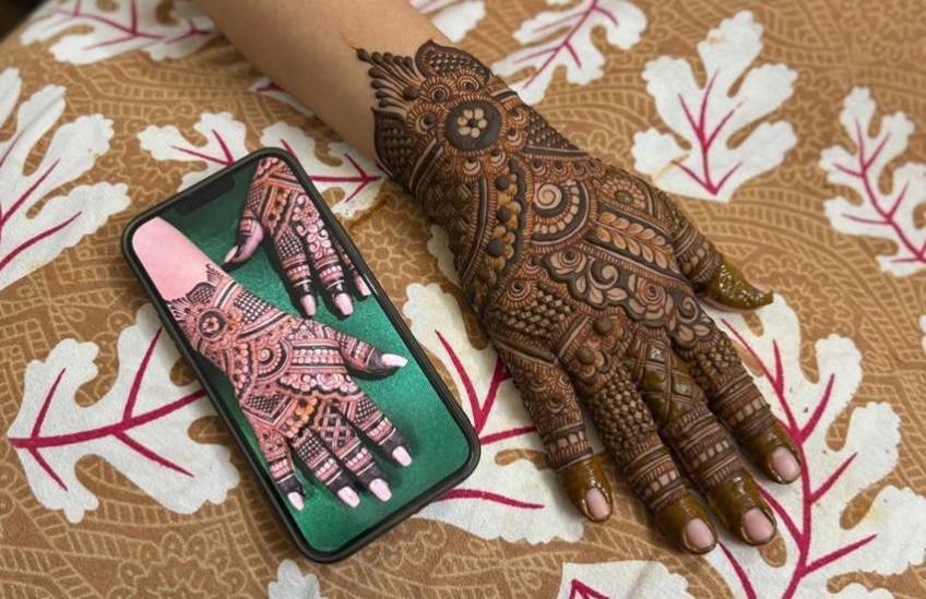 new stylish mehandi design