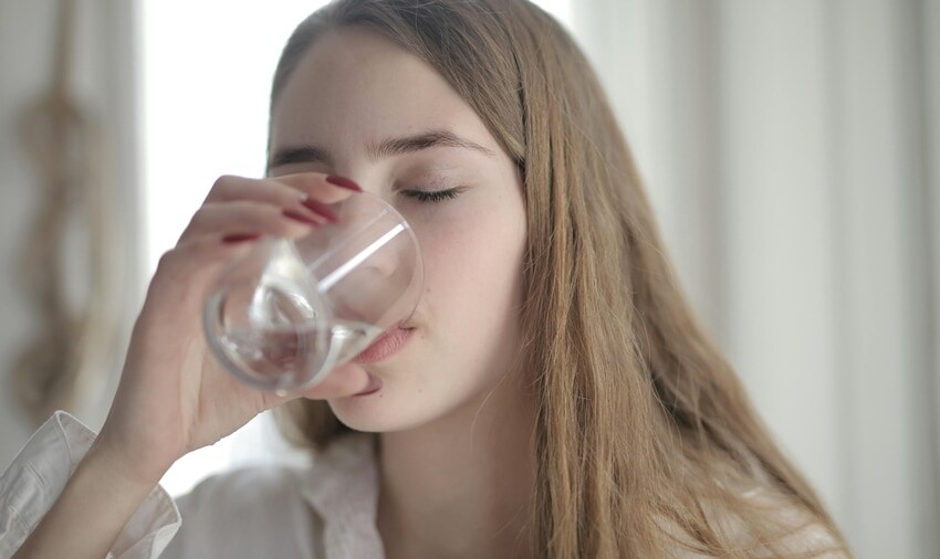 benefits of water in empty stomach