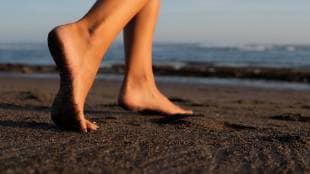 Benefits of walking naked in Hindi