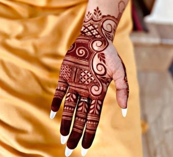 Stylish mehndi designs for modern bride