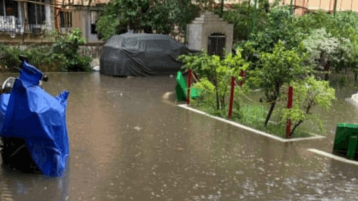 Heavy rain in Kalyan-Dombivli waterlogged roads everywhere