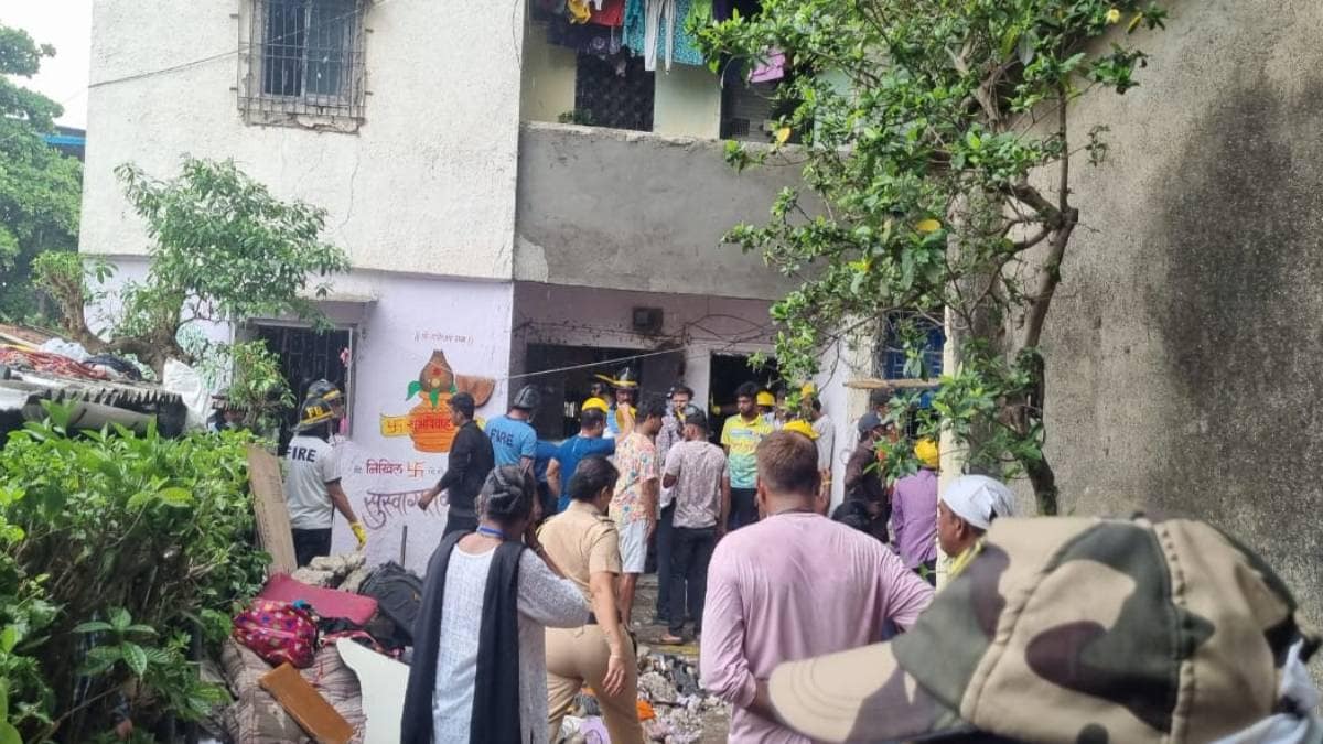 news about Kalyan building slab collapse news in marathi