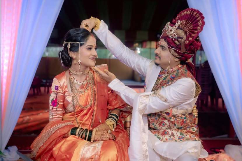 marathi singer kartiki gaikwad shares wedding photos of brother kaustubh