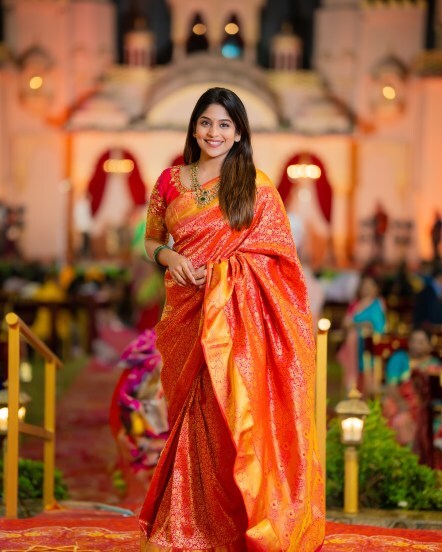 marathi actress samruddhi Kelkar red kanjivaram saree look