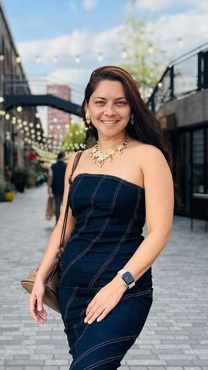 marathi actress sonalee kulkarni bikini reel video