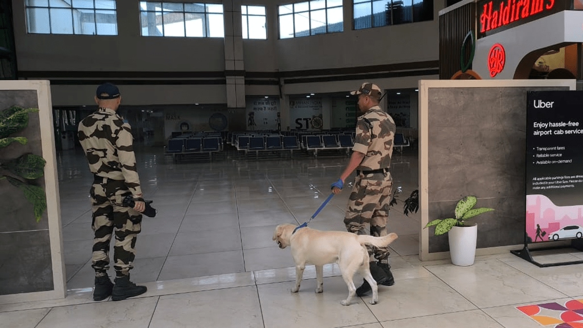 Mock Drill at Nagpur airport after siren sounded, the security guards cleared airport