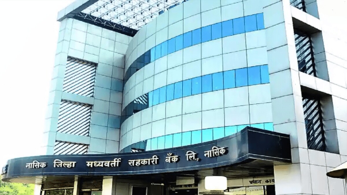 Is there a link between the resignation of Nashik District Bank administrators and the Ajit Pawar group