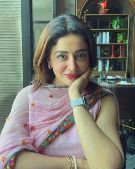 नेहा नेहमीच सोशल मीडियाच्या माध्यमांमधून चाहत्यांच्या संपर्कात राहत असते.