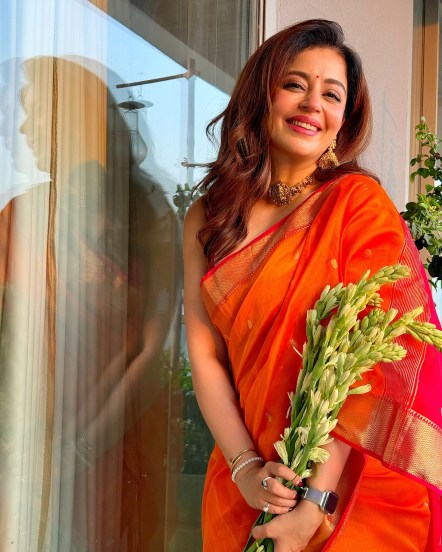 सोशल मीडियावर ती तिचे विविध लूकमधील फोटो शेअर करते.