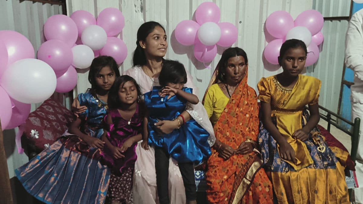buldhana botha given home for orphans by devanand pawar foundation