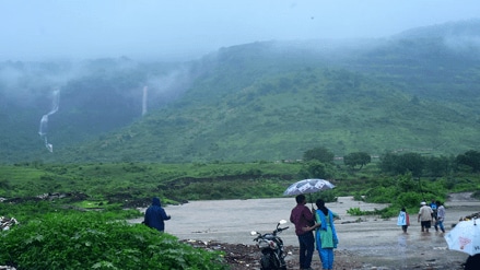 youths trapped on Pandavkada, Pandavkada news,