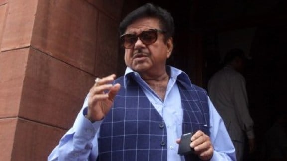 poonam dhillon said she wasted her half life for waiting shatrughan sinha