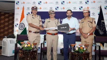 pune amanora donates vehicles to pune police