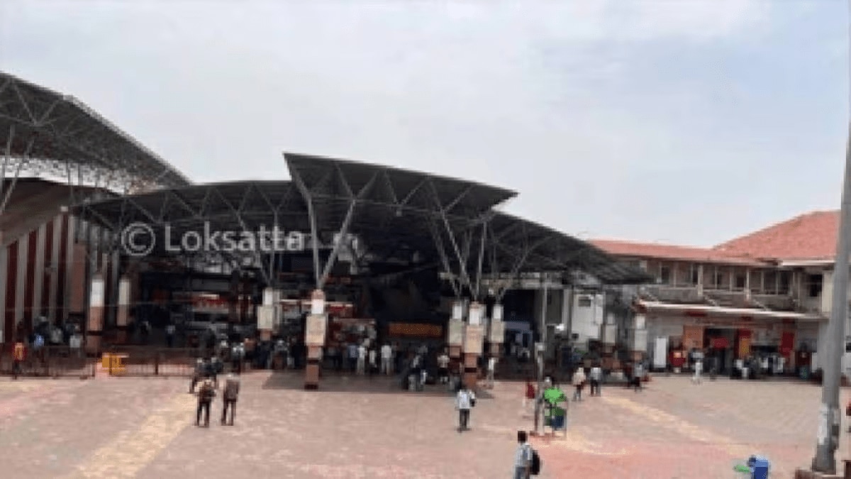 No-parking rule has been set inside Pune railway station premises due to traffic congestion in the area