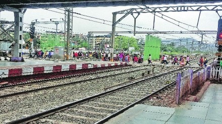 Railway administration measures passengers to cross tracks at stations on Harbour Railway Line