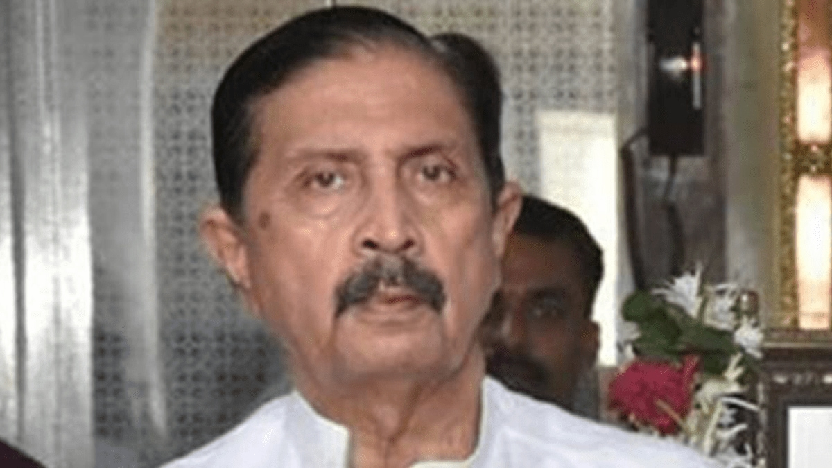 Ramaraje Naik Nimbalkar being questioned by the police