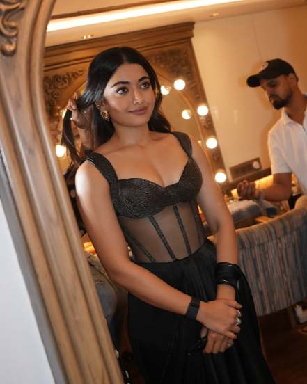 rashmika mandanna western look in black dress
