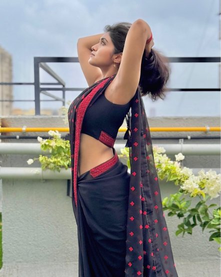 rinku rajguru aka archi in black saree look