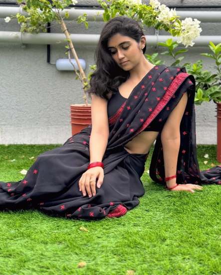 rinku rajguru aka archi in black saree look