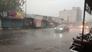 Heavy rain with thunder in Sangli