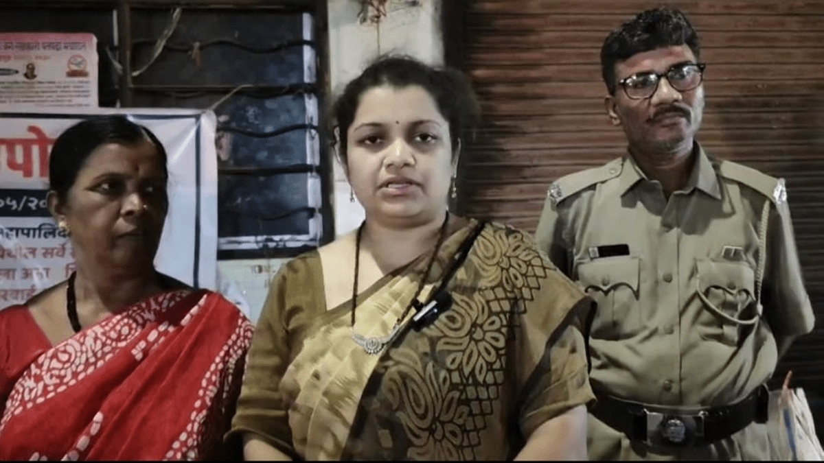 In Kalyan, the mother-in-law and daughter-in-law from Dombivli stopped their protest in front of the municipal headquarters after the municipality promised action against illegal construction