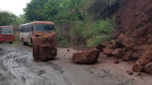 ghat landslide traffic jam