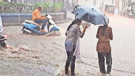 One dies after being struck by lightning in Marathwada