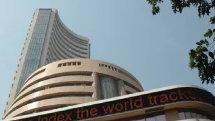 Sensex and Nifty indices fall print eco news | ‘सेन्सेक्स’ची नऊ शतकी माघार ( संग्रहित छायाचित्र)/ लोकसत्ता 