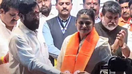 ex late mla Sanjay Band wife preeti band join shiv sena in Amravati