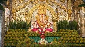 Photos : वैशाख पौर्णिमेनिमित्त श्रीमंत दगडूशेठ हलवाई गणपतीला पाच हजार शहाळ्यांची सजावट, पाहा फोटो