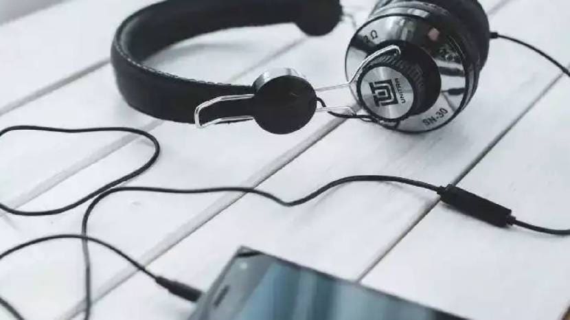 10 ways to keep your smartphone protected during monsoon season