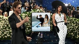 shah rukh khan and priyanka chopra unknowingly recreated same outfit 19 years ago