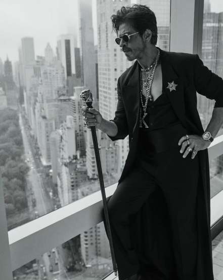 shah rukh khan met gala look wearing unique jewellery dashing look with bengal tiger head cane
